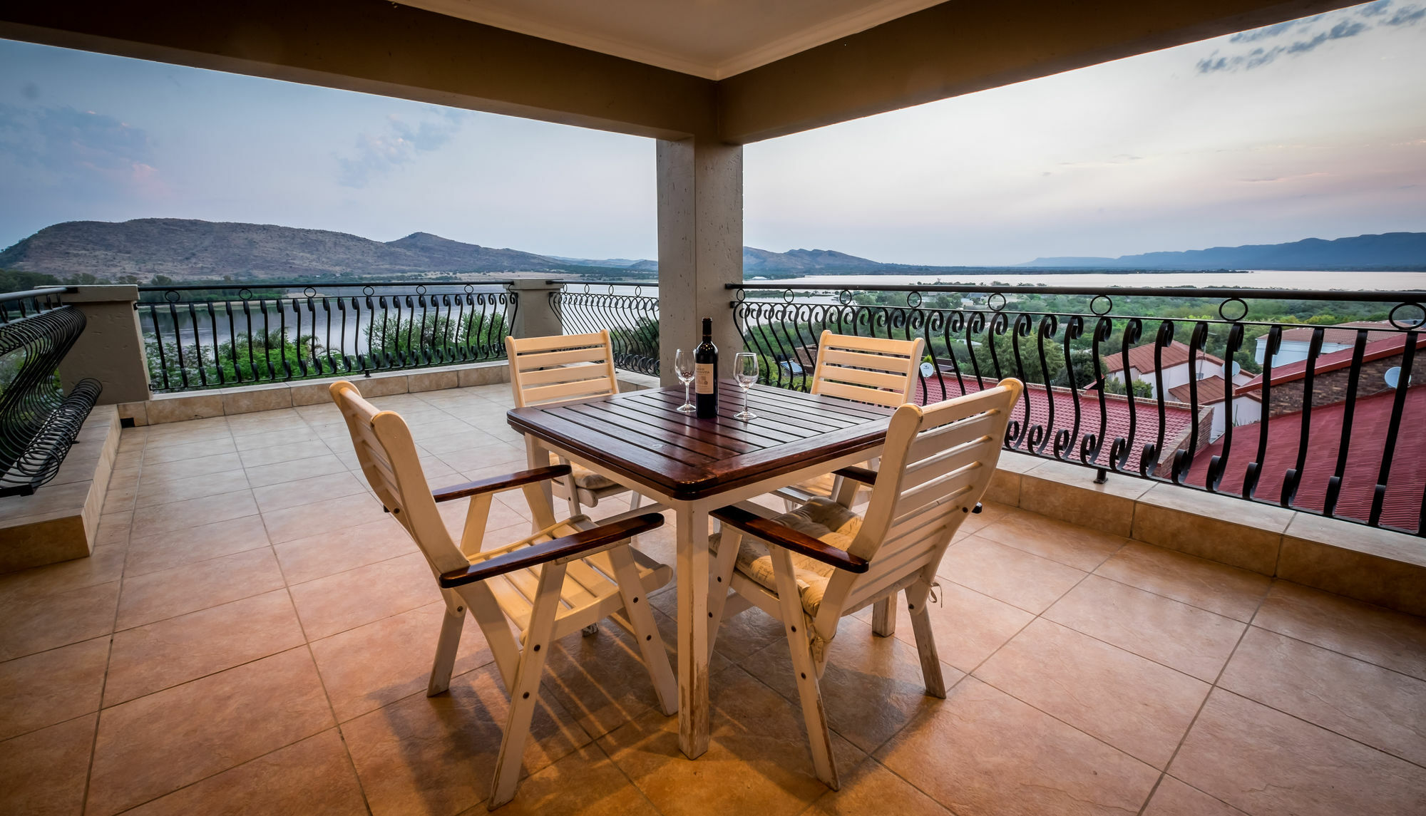 Château La Mer Exclusive Guesthouse Hartbeespoort Exterior foto